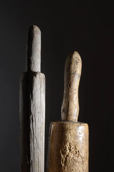 Dois objetos fálico de madeira — Fotografia de Stock