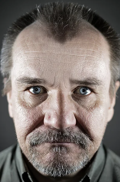 Kaukasischer Mann mittleren Alters mit Schnurrbart und Bart — Stockfoto
