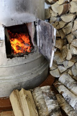 eski ocağın alev ve huş yakacak odun