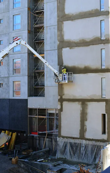 Worker Crane Plaster Wall House — Stock Photo, Image