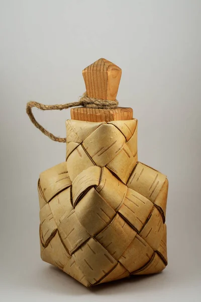 자작나무 껍질로 전통적 중립적 배경에 덮개를 — 스톡 사진
