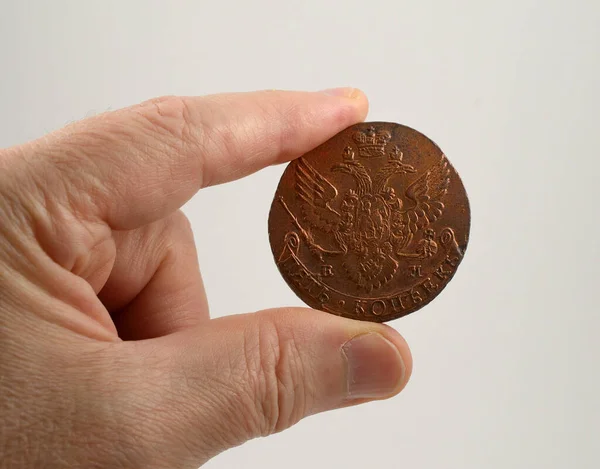 Old Copper Russian Coin 18Th Century Hold Two Fingers Neutral — Stock Photo, Image