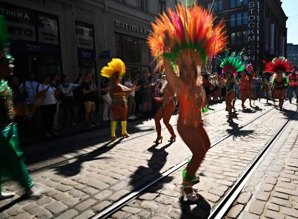 2022年6月11日 芬兰赫尔辛基 传统夏季赫尔辛基Samba Carnaval 该活动包括舞蹈 讲习班 表演和巴西文化 — 图库照片