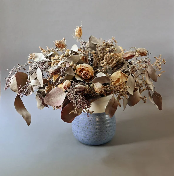 Bouquet Dried Flowers Ceramic Vase Neutral Background — Stock Photo, Image