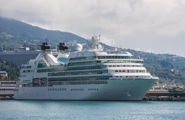 yalta içinde büyük yolcu gemisi. Ukrayna