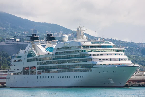 Gran crucero en el Yalta. Ucrania —  Fotos de Stock