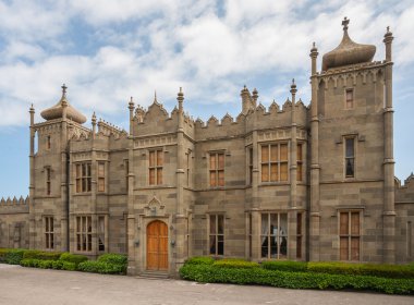 vorontsov Sarayı, çalılar ve dağlar