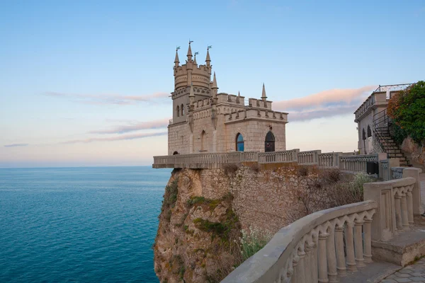 Den välkända slottet Svälj boet nära Yalta — Stockfoto