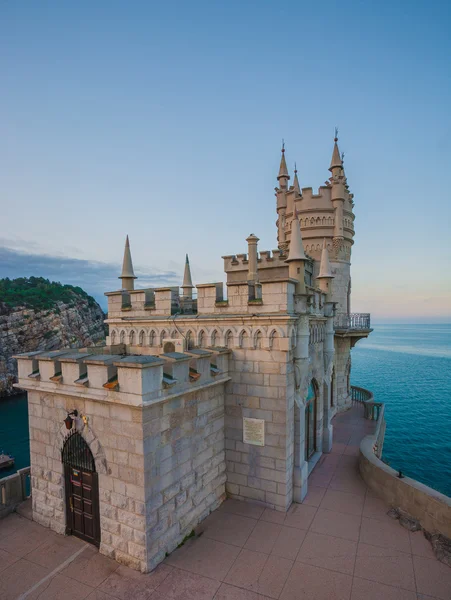 The well-known castle Swallow 's Nest near Yalta — стоковое фото