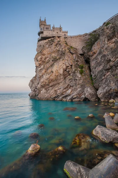 Das bekannte Schwalbennest in der Nähe von Yalta — Stockfoto