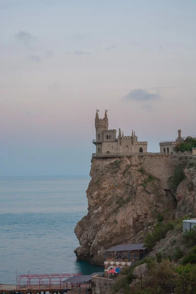 Il ben noto castello Nido di rondine vicino a Yalta — Foto Stock