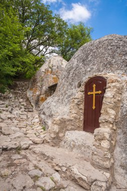 Kayalıklardaki kilise
