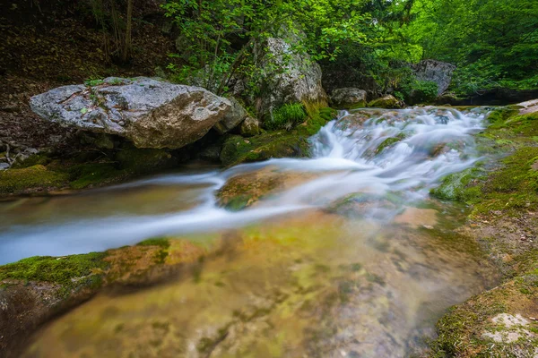 Río de montaña — Foto de Stock