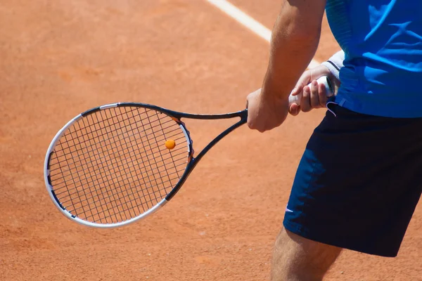 Tenis oyuncu bekleyen raketi