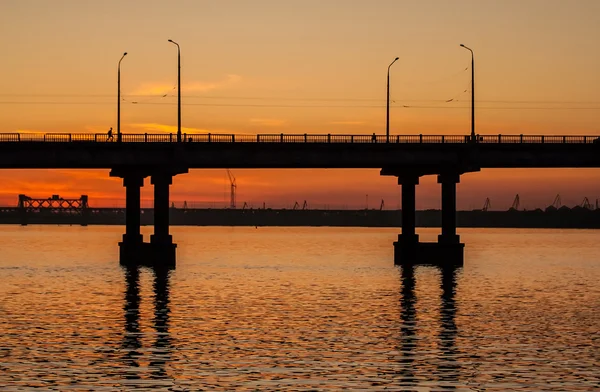 Silhouet van de brug — Stockfoto