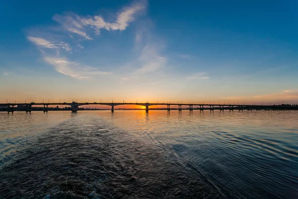 Silhouette der Brücke — Stockfoto