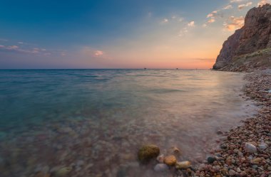 Deniz, kıyı ve taşlar