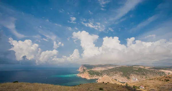 Vista para a fortaleza de Cembalo em Balaklava — Fotografia de Stock