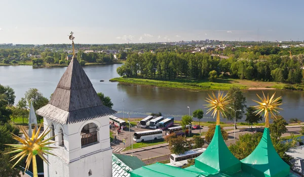 Summer view of old district in Yaroslavl — Stock Photo, Image