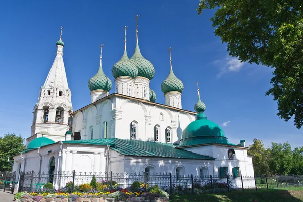 Вид на старую церковь в Ярославле — стоковое фото