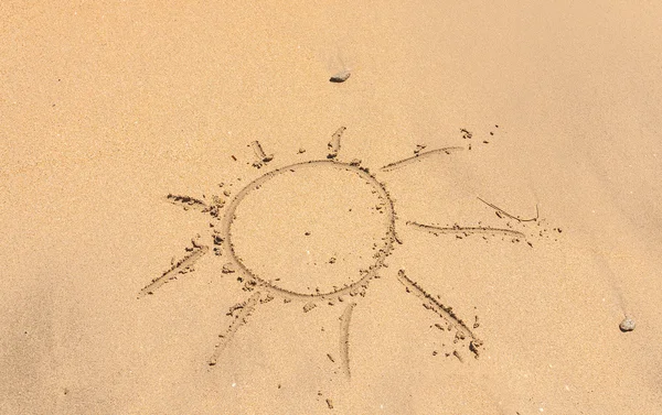 Sonne in den Sand am Strand geschrieben — Stockfoto