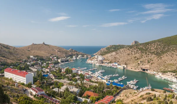 Cidade na baía de Balaklava. vista em cima . — Fotografia de Stock