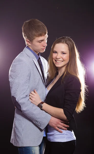Gyönyörű fiatal házaspár mosolyog — Stock Fotó