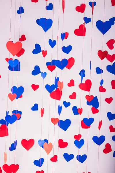 Fond de coeurs en papier rouge et bleu — Photo