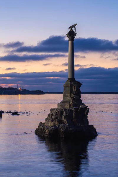 Denkmal für die versenkten Kriegsschiffe in Sewastopol — Stockfoto