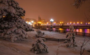 kalmius Nehri kıyısındaki akşam vurdu