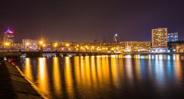 kalmius Nehri kıyısındaki akşam vurdu