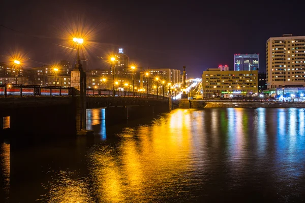 Evening shot of promenade on the river Kalmius — Stock Photo, Image