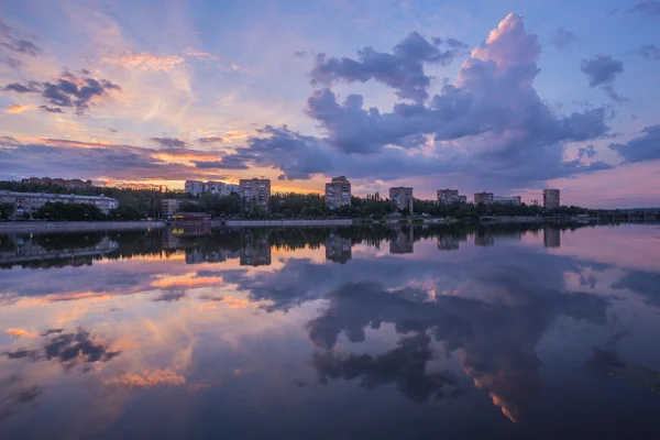 Evening shot of promenade on the river Kalmius — Stock Photo, Image