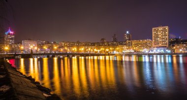 kalmius Nehri kıyısındaki akşam vurdu