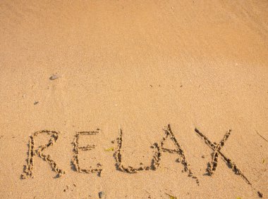 kum bir plajda dinlenin