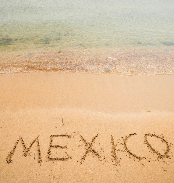 Meksika bir plajda kuma yazılmıştır — Stok fotoğraf