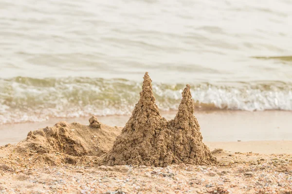 Château de sable sur la plage — Photo