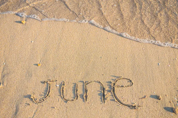 Juni auf dem Sand — Stockfoto