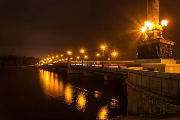 Вечерний снимок набережной в Донецке . — стоковое фото