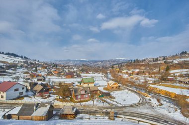 Karpatya dağ kayak merkezinin güzel manzarası, kış karlı manzarası                               