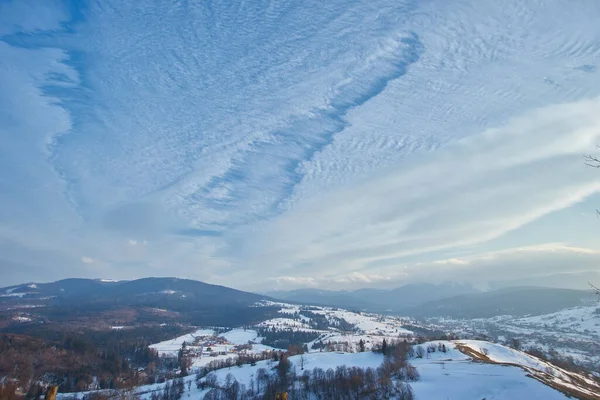 Krásný Výhled Karpatské Horské Středisko Zimní Zasněžená Krajina — Stock fotografie