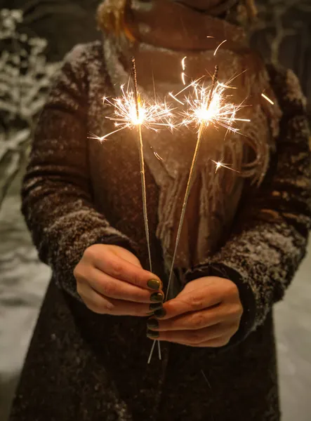 Girl Walks Christmas Park Festive Lights Evening Feel Happy Big — Stock Photo, Image