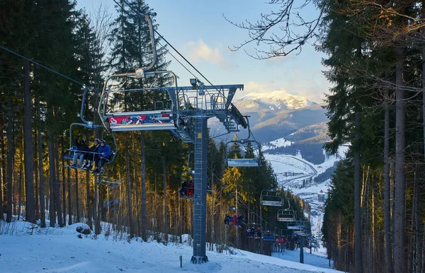 Schöne Aussicht Auf Das Skigebiet Der Karpaten Winterliche Schneelandschaft — Stockfoto