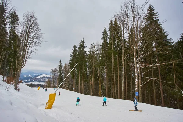 Schöne Aussicht Auf Das Skigebiet Der Karpaten Winterliche Schneelandschaft — Stockfoto
