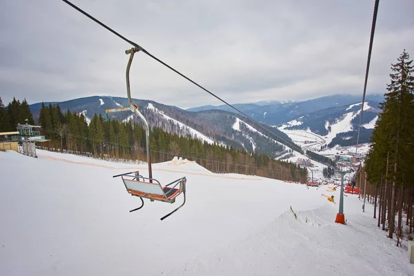喀尔巴阡山滑雪胜地美丽的风景 冬季雪景 — 图库照片