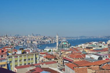 İstanbul, Türkiye 'nin panoramik manzarası. Süleyman Kompleksi 'nin kubbe ve bacalarından İstanbul