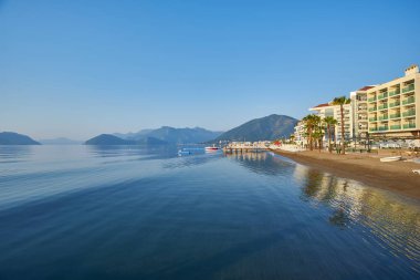 Türkiye 'deki Marmaris plajına bak