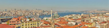 İstanbul, Türkiye 'nin panoramik manzarası. Süleyman Kompleksi 'nin kubbe ve bacalarından İstanbul