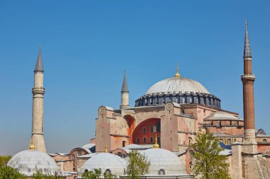 İstanbul 'da Ayasofya. Türkiye 'nin en eski ve en önemli simgelerinden biri.