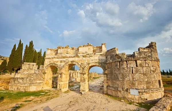 Ερείπια Της Αρχαίας Πόλης Της Ιεράπολης Στο Λόφο Pamukkale Τουρκία — Φωτογραφία Αρχείου